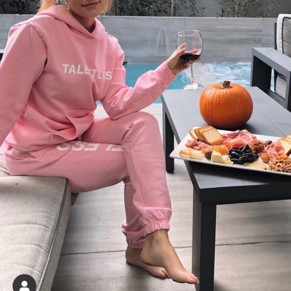 ๐ Talentless x Kylie Jenner collab hoodie - Picture 2 of 6